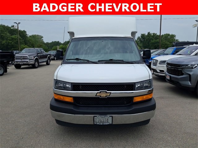 2017 Chevrolet Express Cutaway 3500 Work Van photo 2