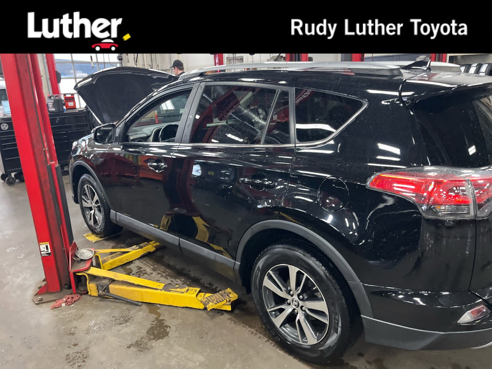 2017 Toyota RAV4 XLE's photo