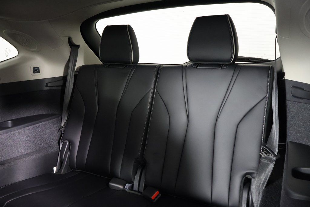2026 Acura MDX Sport Advance photo 7