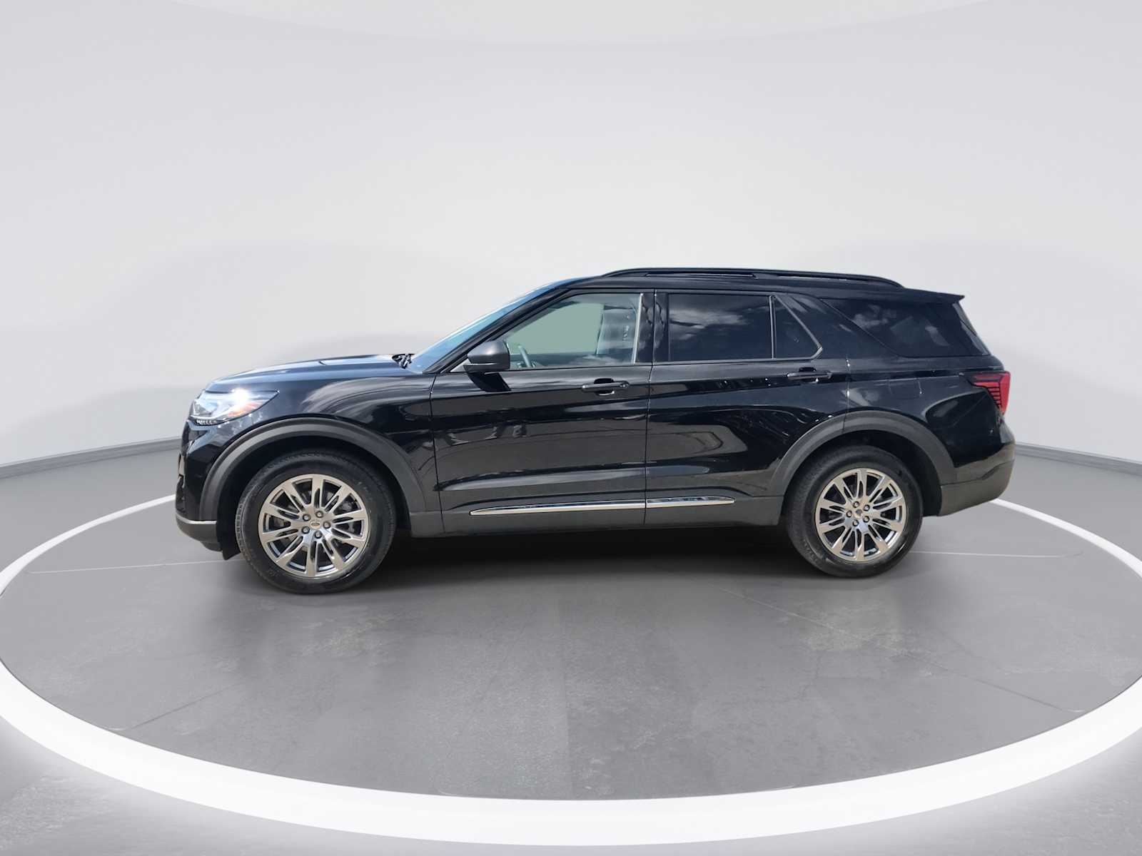 2025 Ford Explorer photo 5