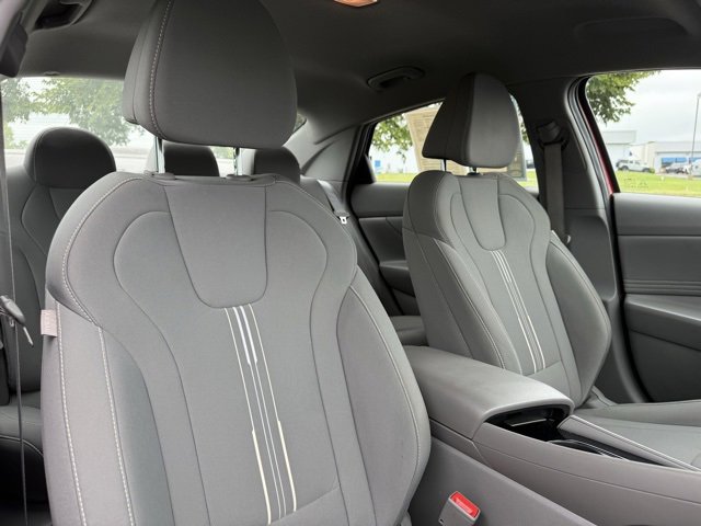 2023 Hyundai Elantra SEL photo 8