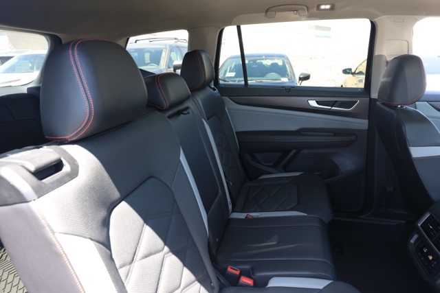 2024 Volkswagen Atlas Peak Edition SEL photo 16