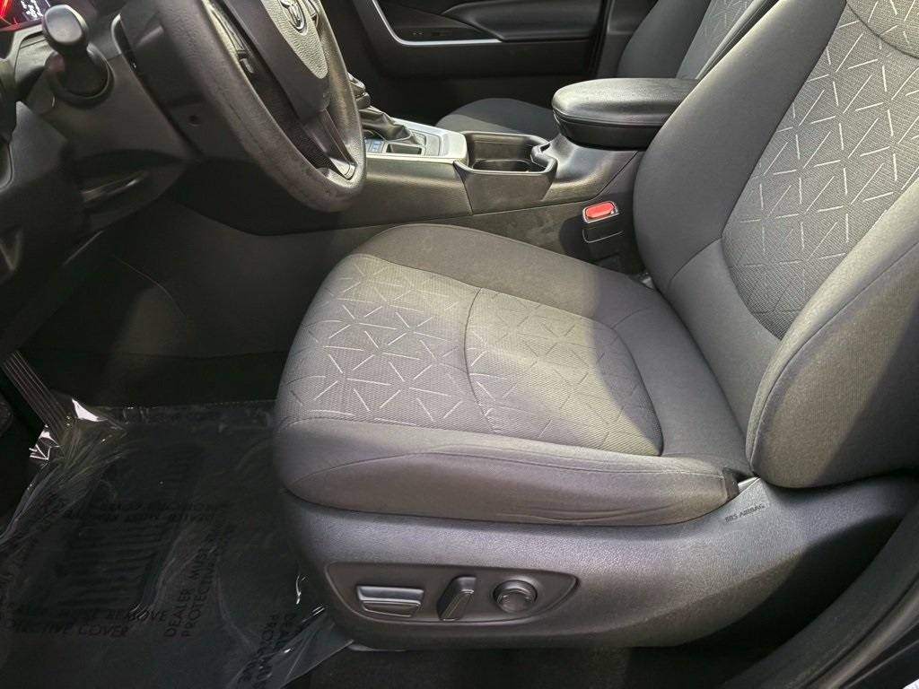 2021 Toyota RAV4 XLE photo 22