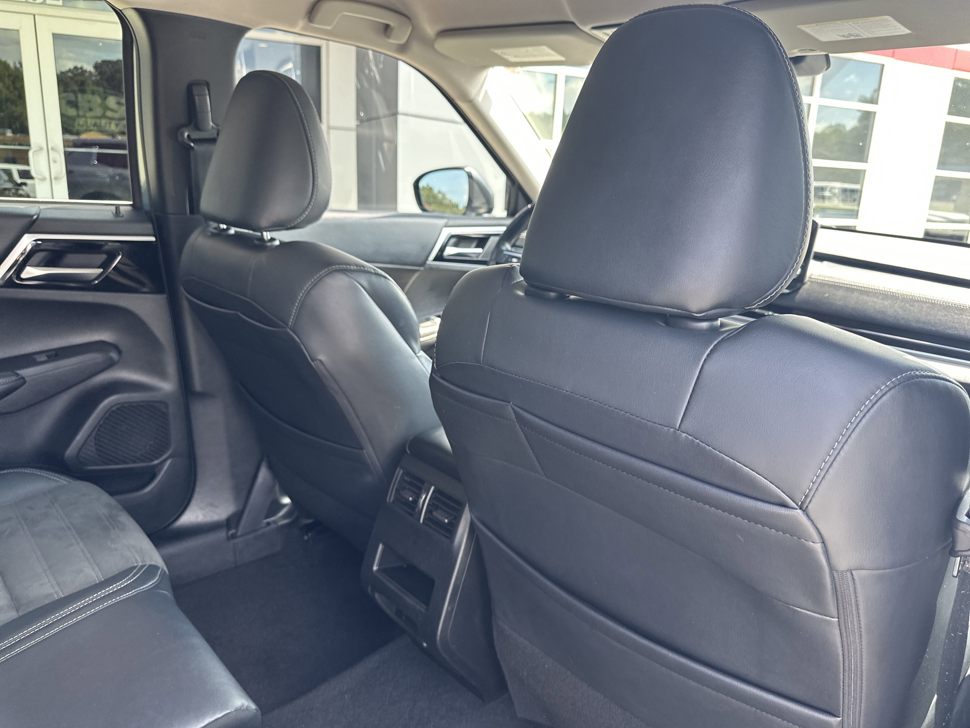 2022 Mitsubishi Outlander Black Edition photo 15