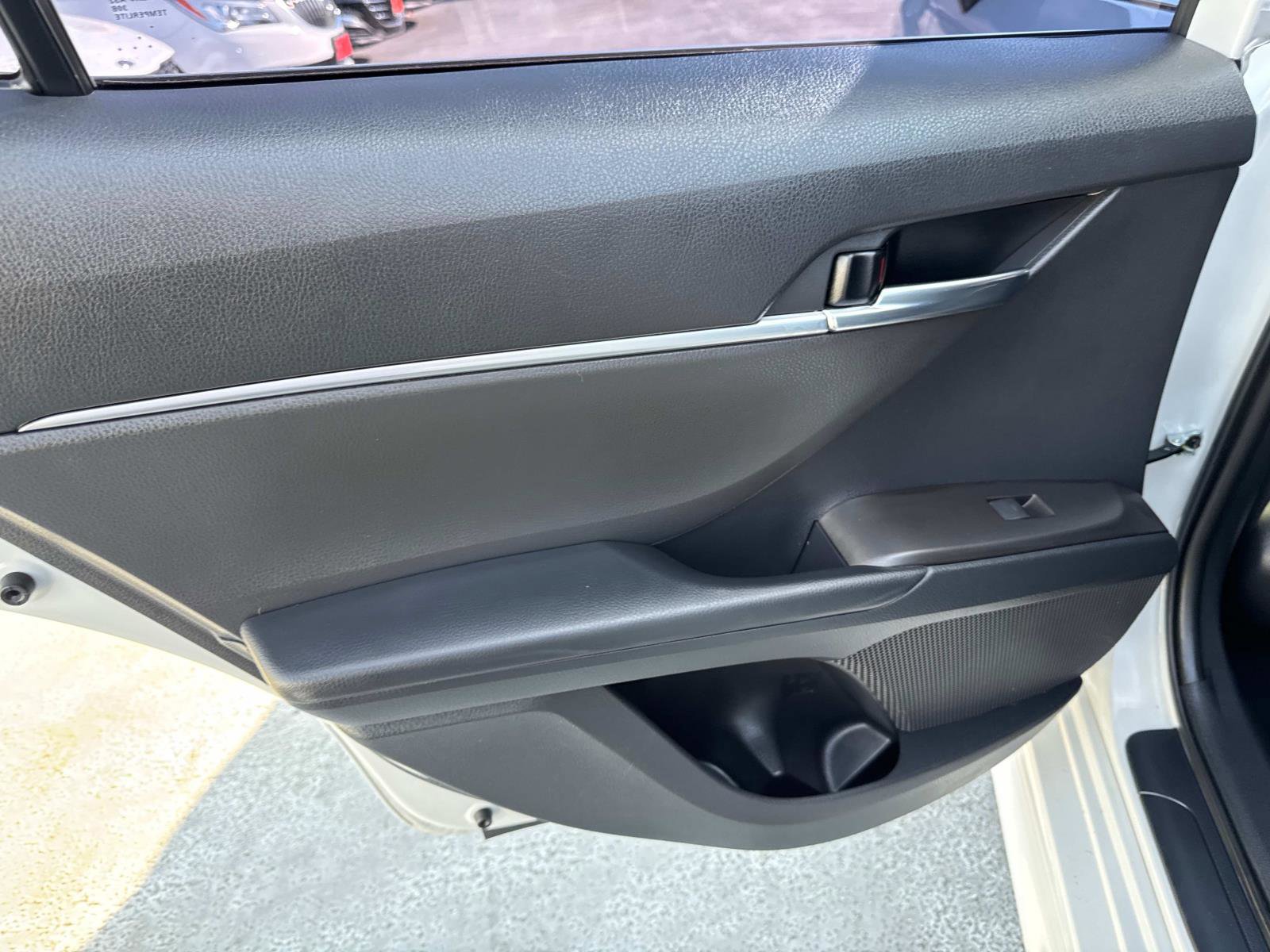 2022 Toyota Camry SE photo 9