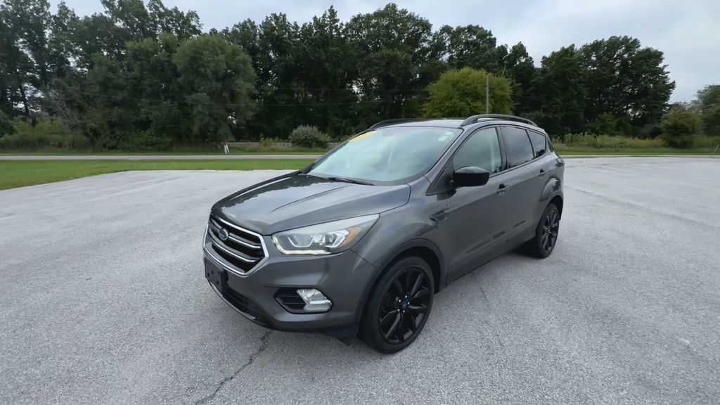 2017 Ford Escape SE Sport photo 4