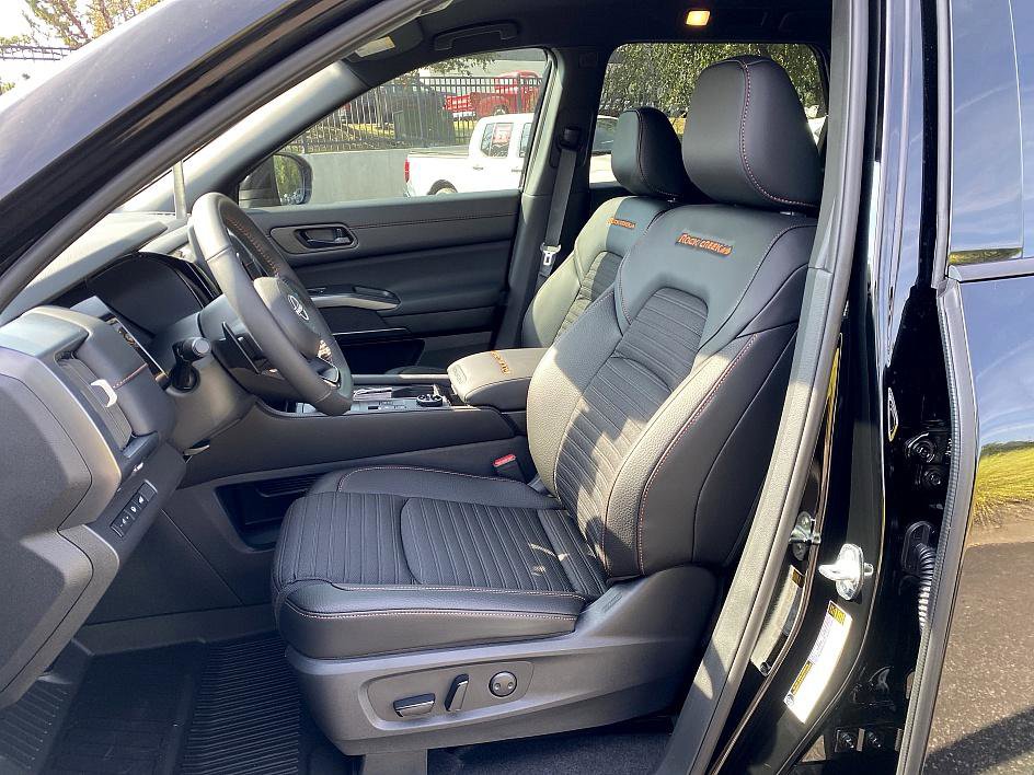 2025 Nissan Pathfinder Rock Creek photo 3