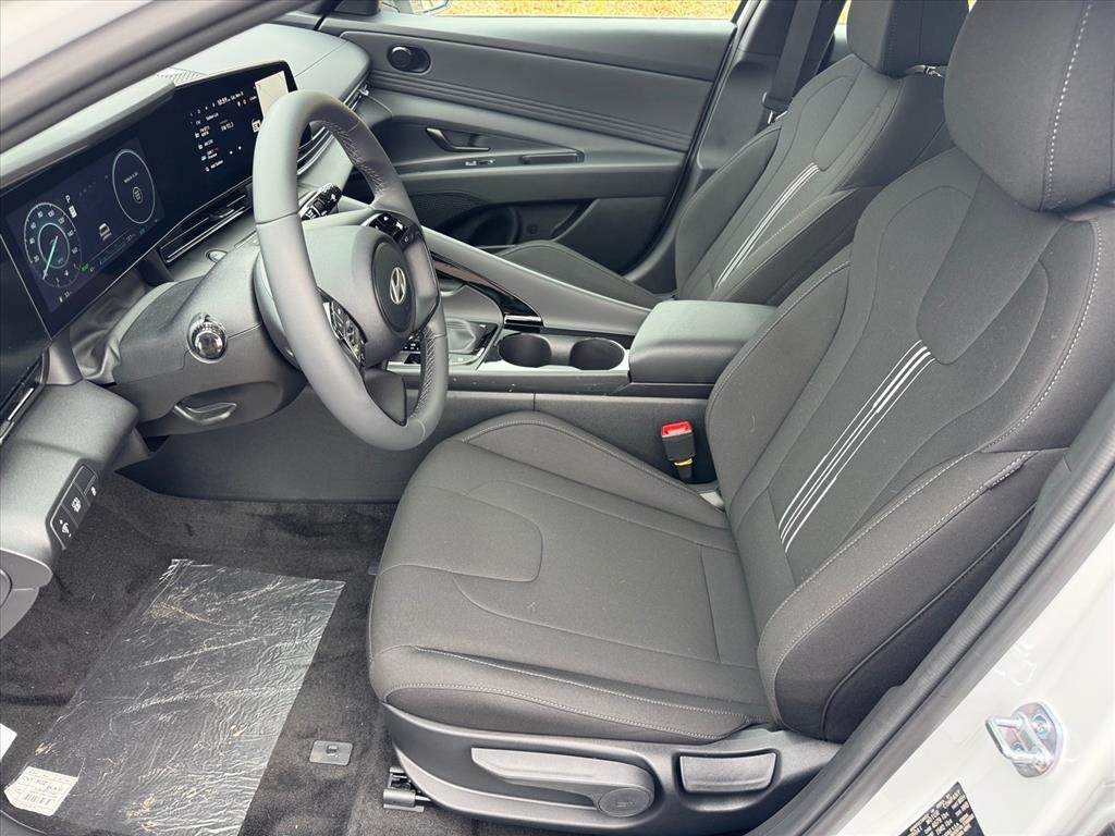2026 Hyundai Elantra Hybrid SEL Sport photo 3