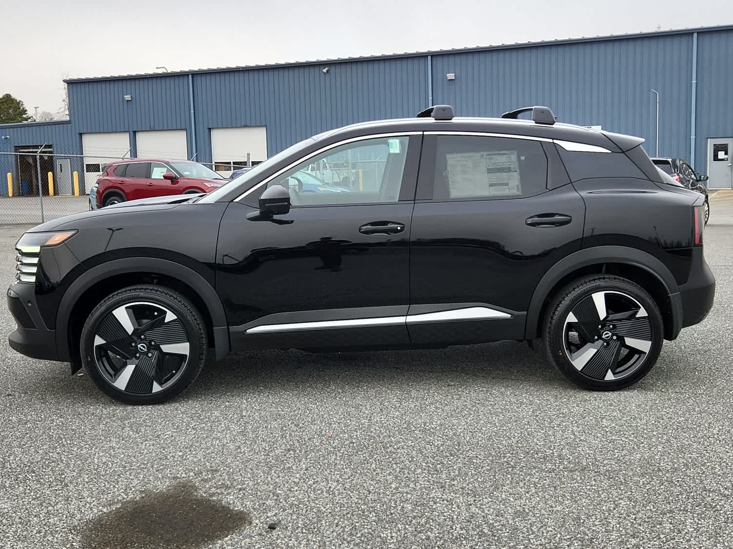 2025 Nissan Kicks SR photo 4