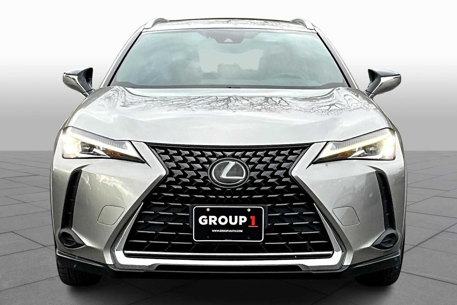 2019 Lexus UX 200 photo 3