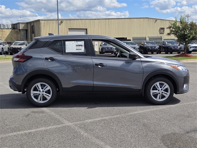 2025 Nissan Kicks Play S photo 3
