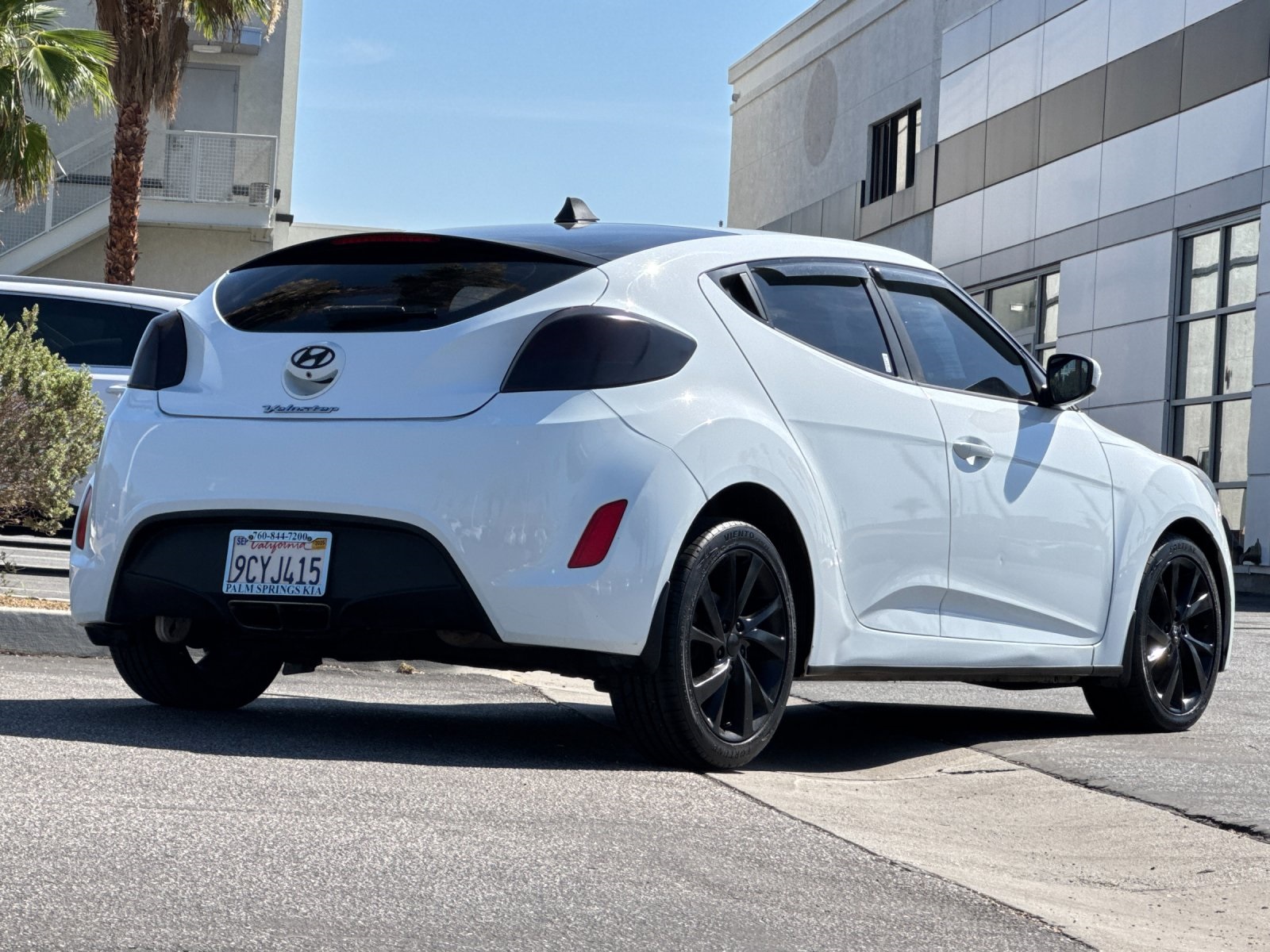 2016 Hyundai Veloster Base photo 3