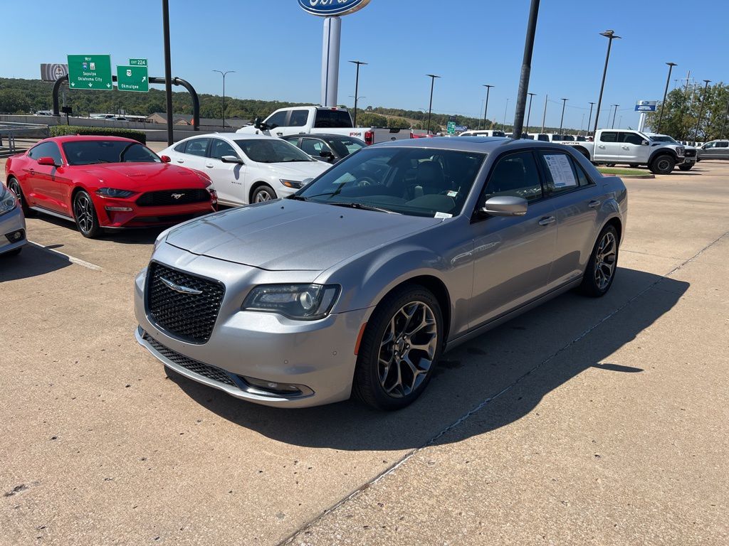 2018 Chrysler 300 S photo 3