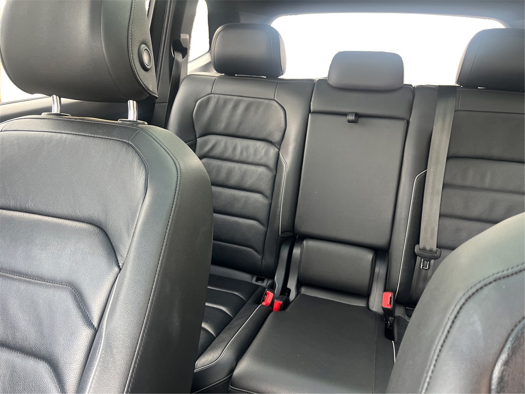 2019 Volkswagen Tiguan SEL Premium photo 4