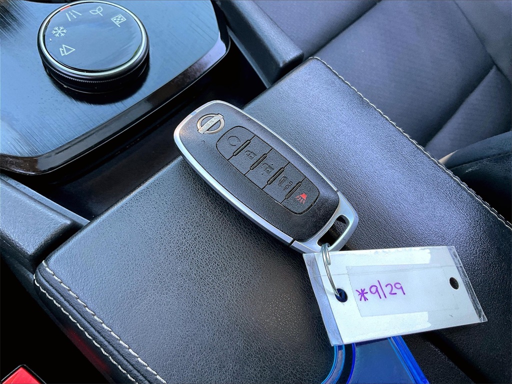 2023 Nissan Rogue SV photo 28