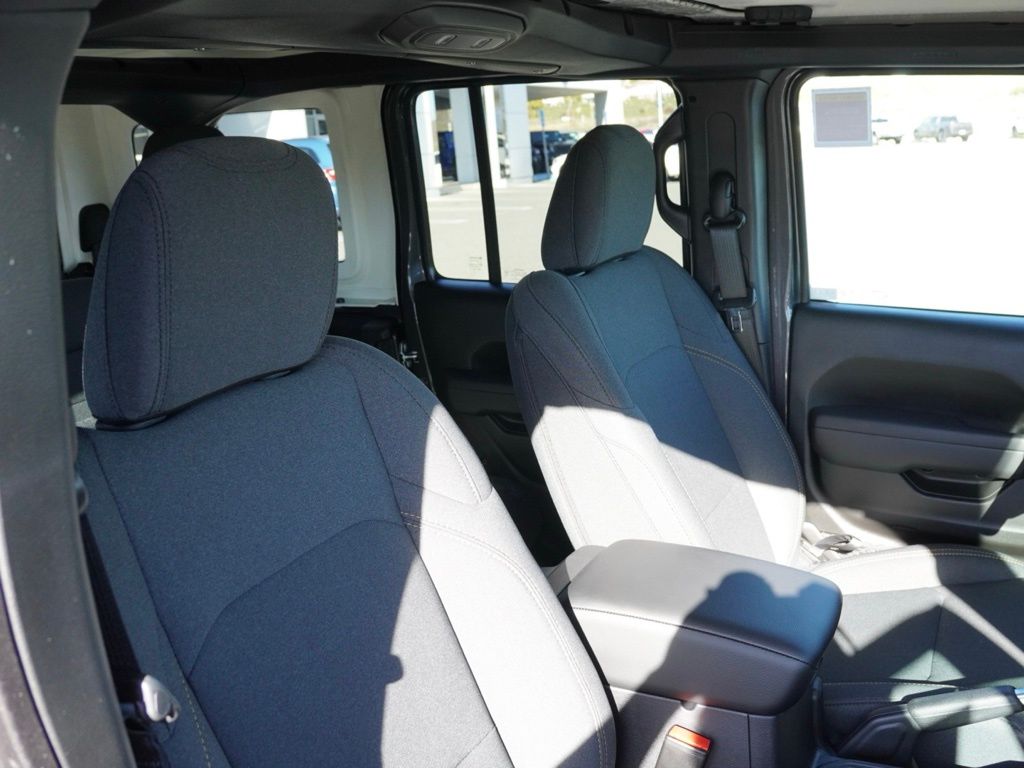 New 2026 Granite Crystal Metallic Clear-Coat Exterior Paint Jeep 4-Door Sport S image 23