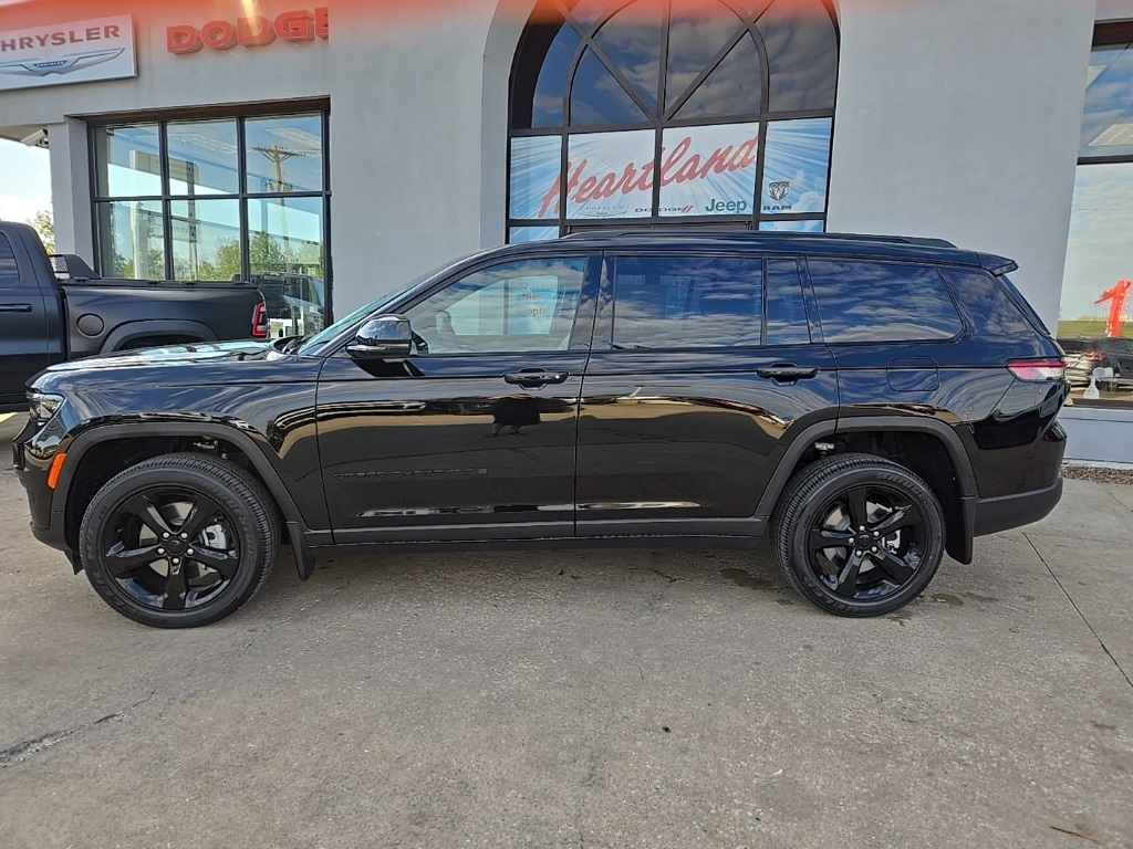 2025 Jeep Grand Cherokee Altitude photo 2