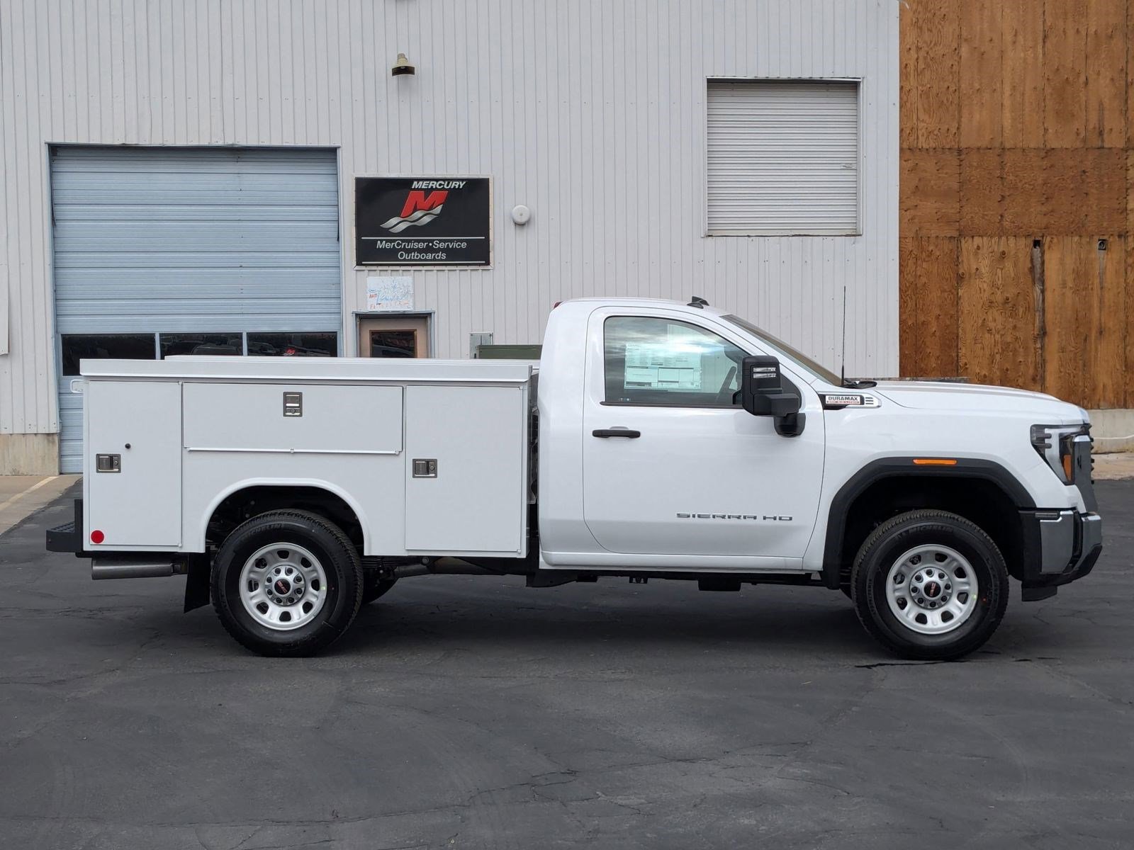 2025 Gmc Sierra 3500 HD Pro photo 2