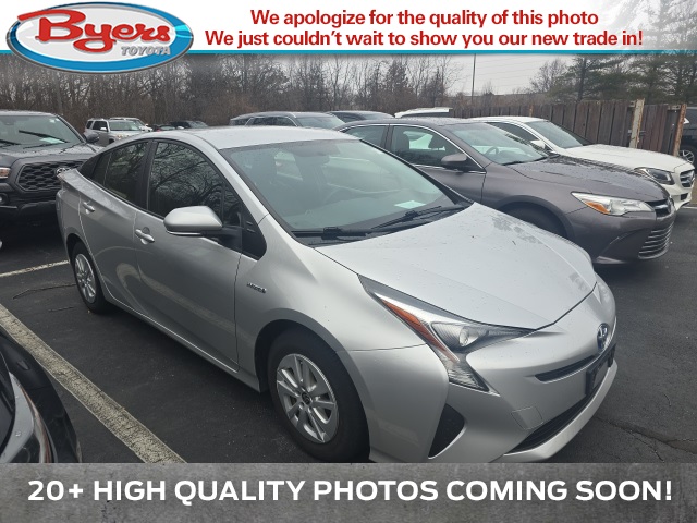 2016 Toyota Prius Two's photo
