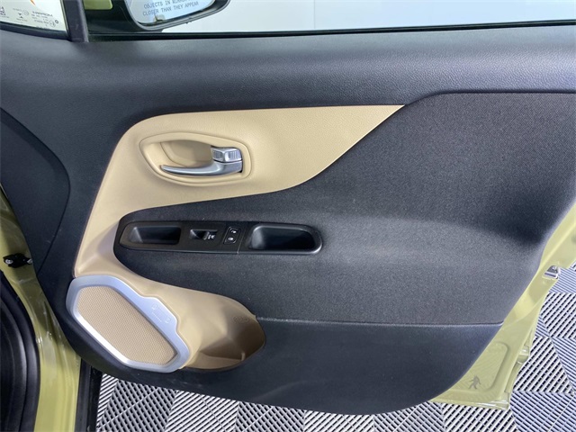 2015 Jeep Renegade Latitude photo 22