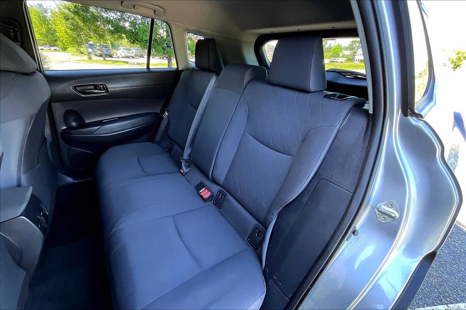 2022 Toyota Corolla Cross LE photo 19