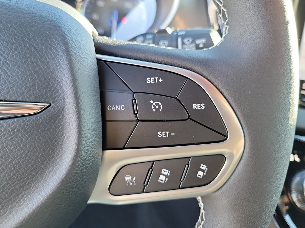 2025 Chrysler Voyager LX photo 5