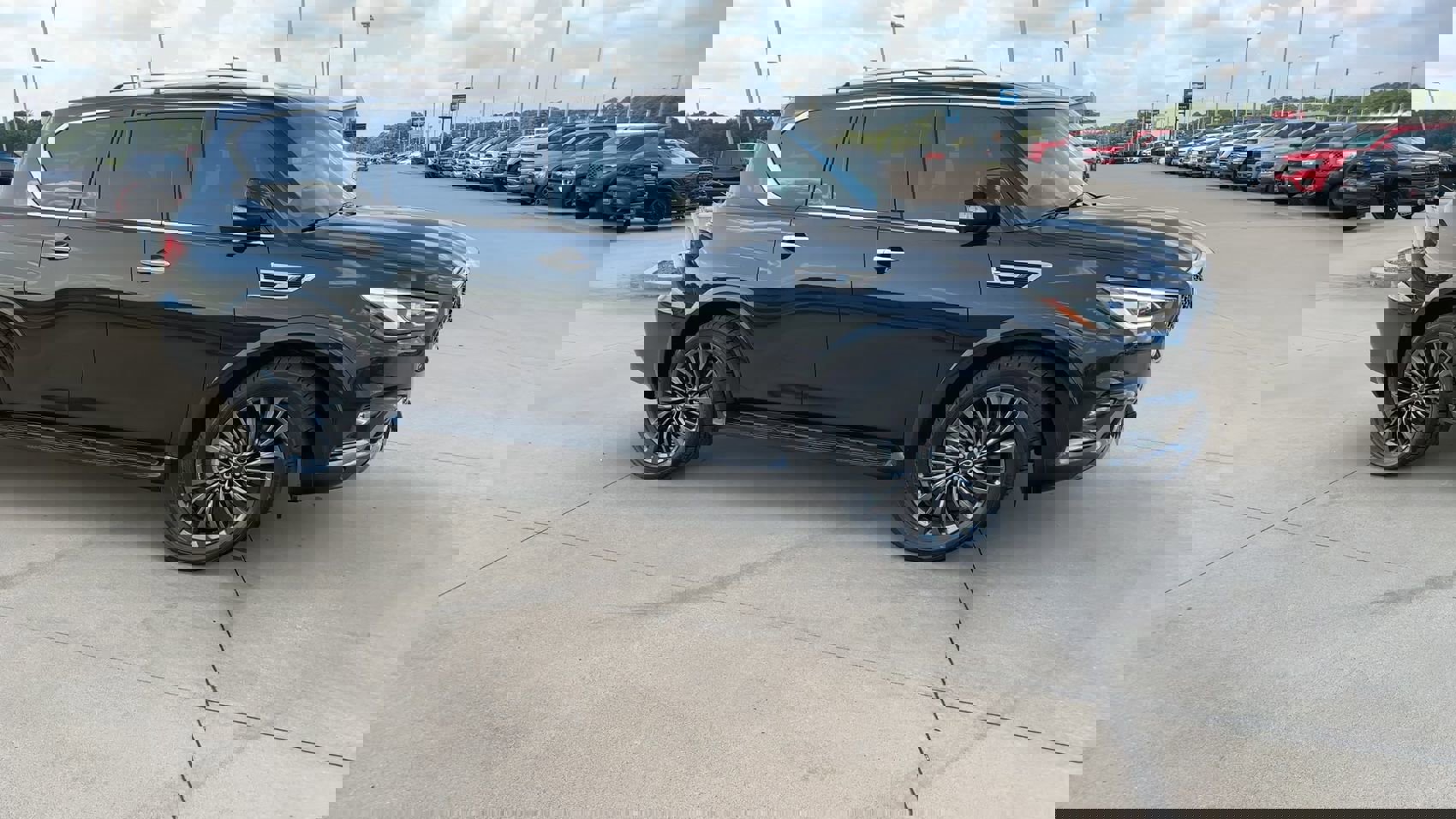 2024 Infiniti QX80 Premium Select photo 2