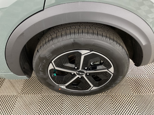 2025 Kia Niro EX photo 12
