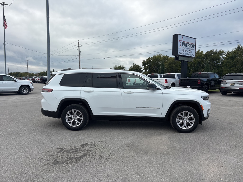 2022 Jeep Grand Cherokee Limited photo 2