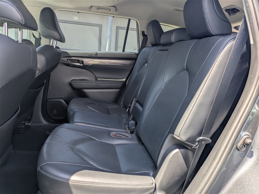 2020 Toyota Highlander Limited photo 12