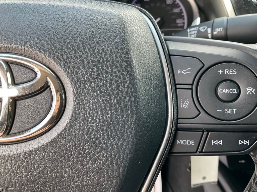 2020 Toyota Camry SE photo 26