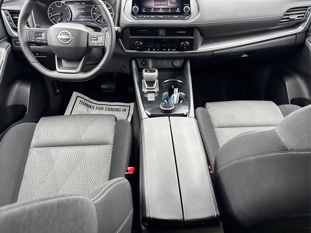 2025 Nissan Rogue SV photo 16