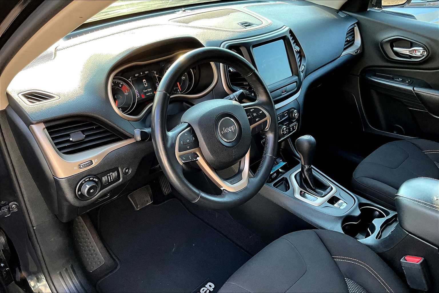 2016 Jeep Cherokee 80th Anniversary Edition photo 15