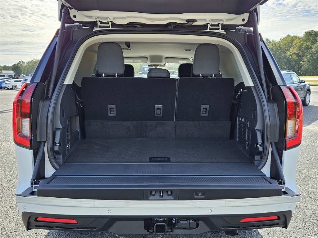 2025 Ford Expedition photo 8