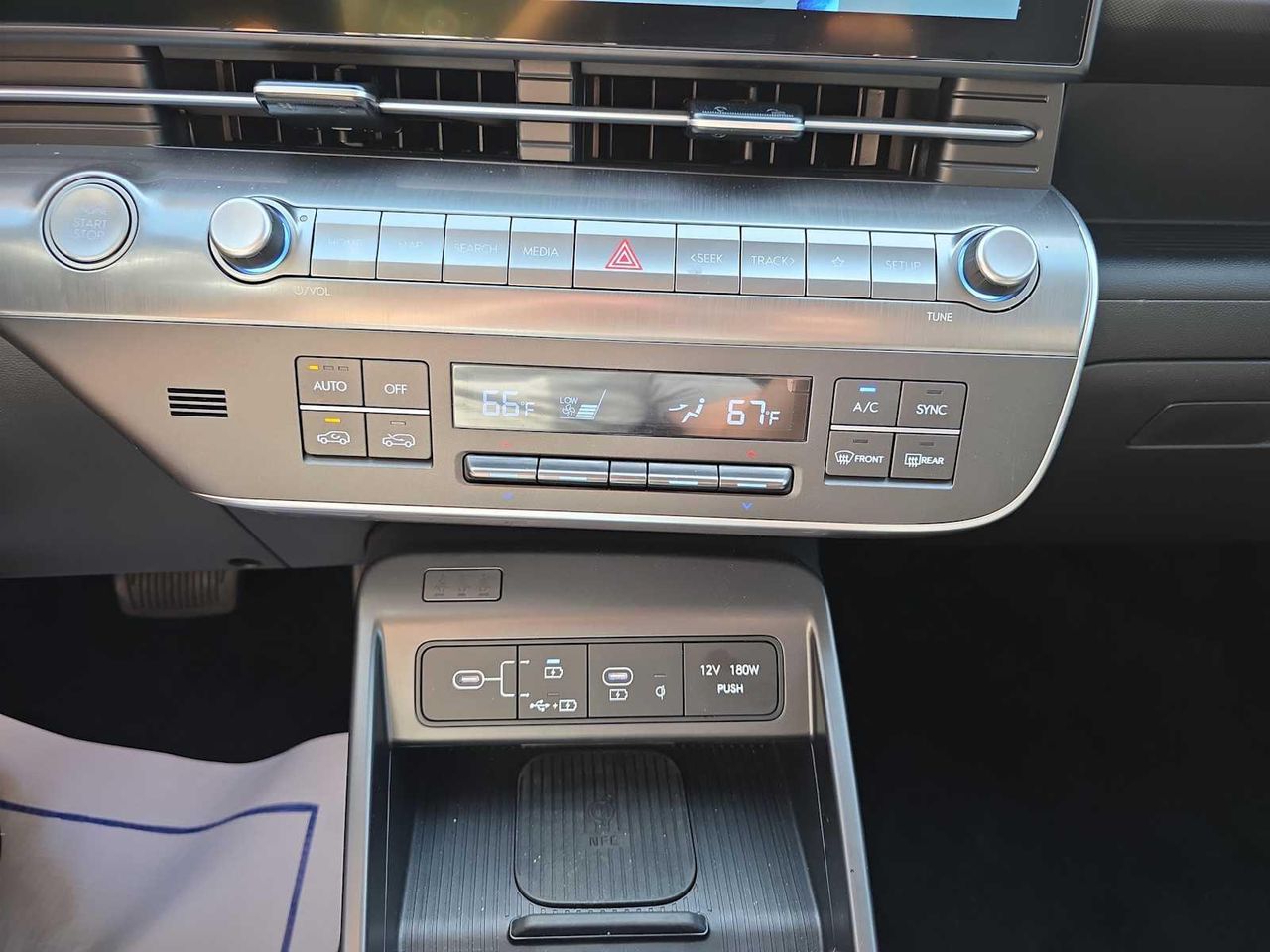 2025 Hyundai Kona SEL photo 10