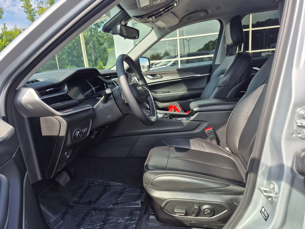 2022 Jeep Grand Cherokee Limited photo 2