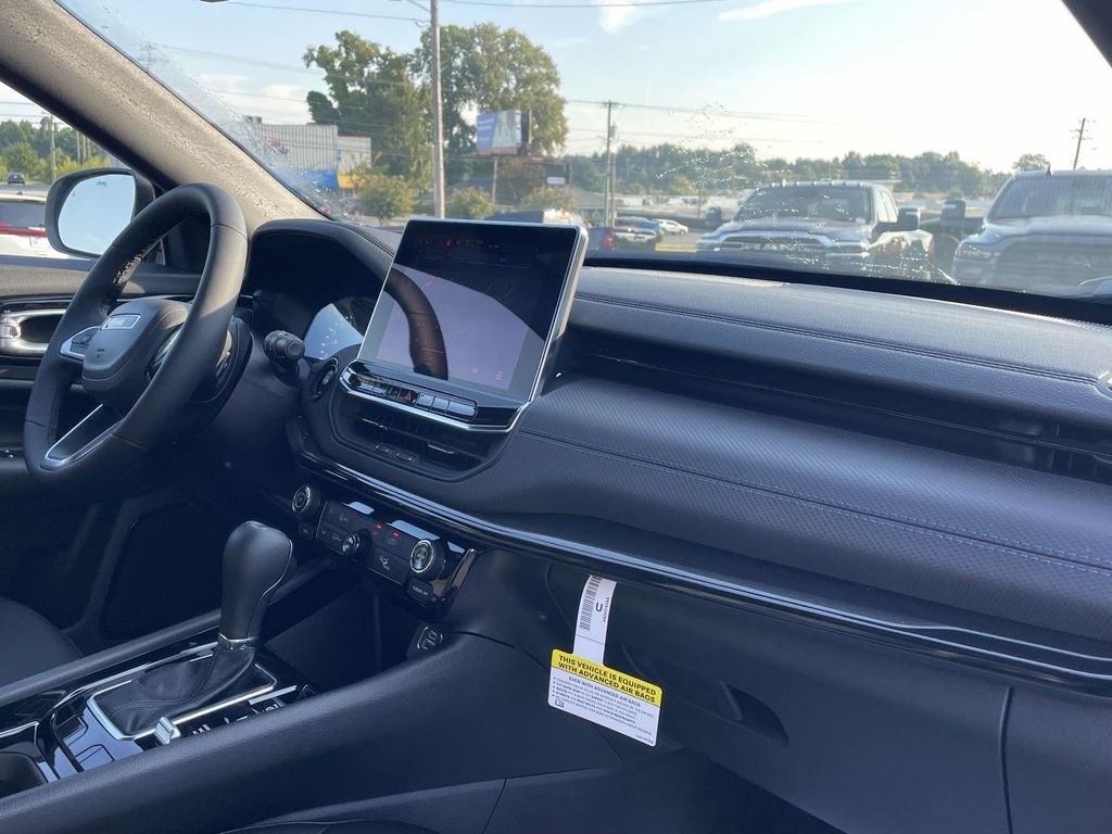 2025 Jeep Compass Latitude photo 12