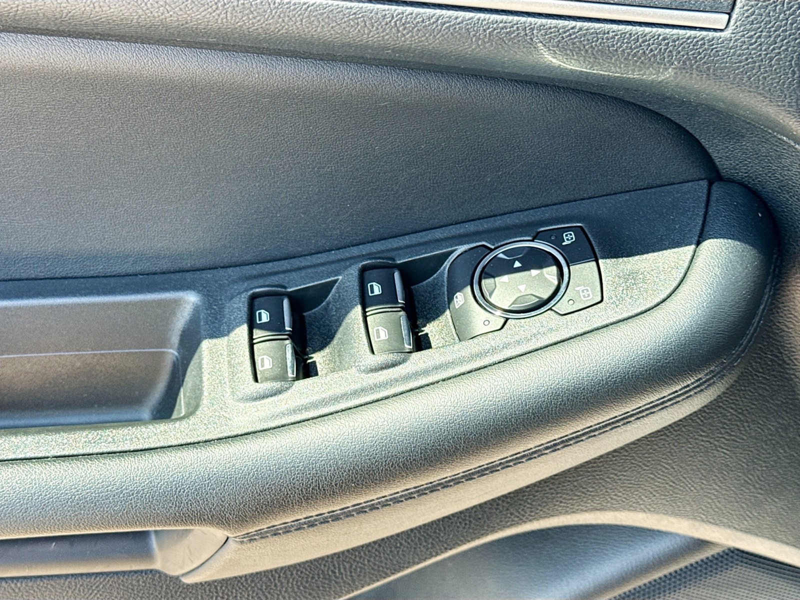 2022 Ford Edge SEL photo 17