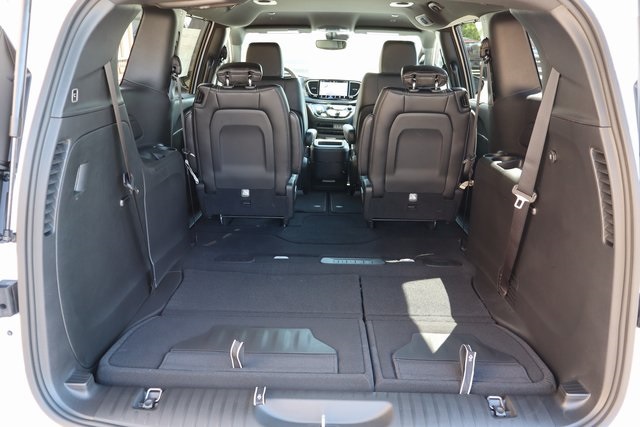 2025 Chrysler Pacifica photo 35