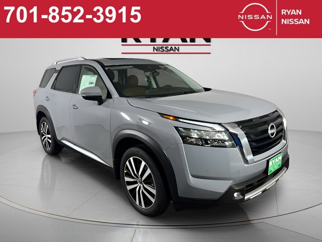 2025 Nissan Pathfinder Platinum's photo