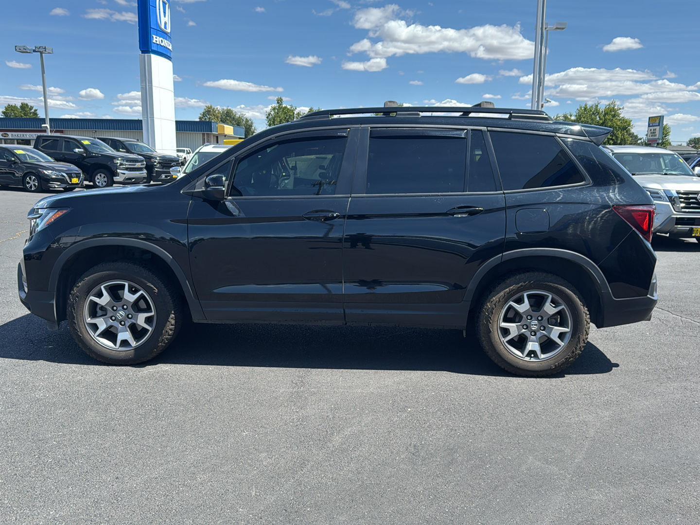 2022 Honda Passport TrailSport photo 2