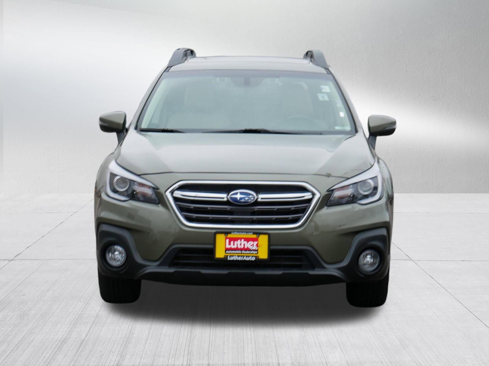 2018 Subaru Outback Limited photo 2