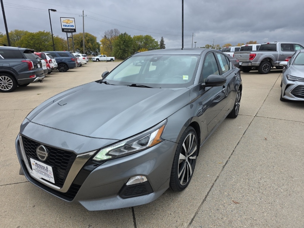 Used 2020 Nissan Altima SR with VIN 1N4BL4CW8LN323362 for sale in Spirit Lake, IA