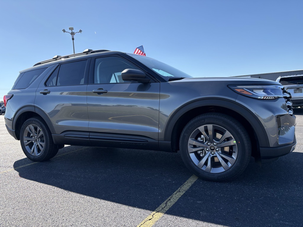 2026 Ford Explorer photo 3