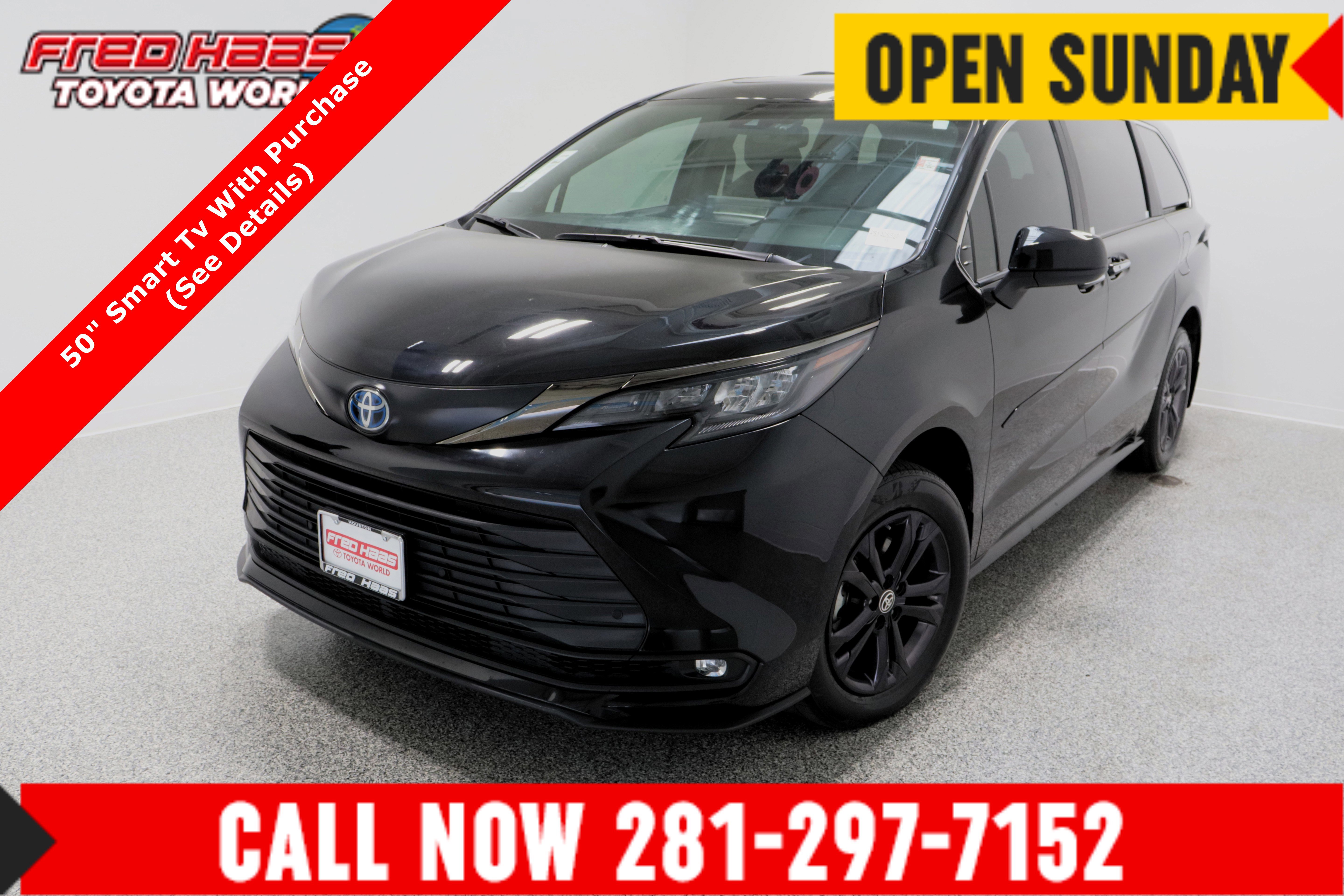 2024 Toyota Sienna Woodland Edition's photo