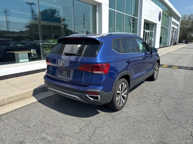 2022 Volkswagen Taos SE photo 3