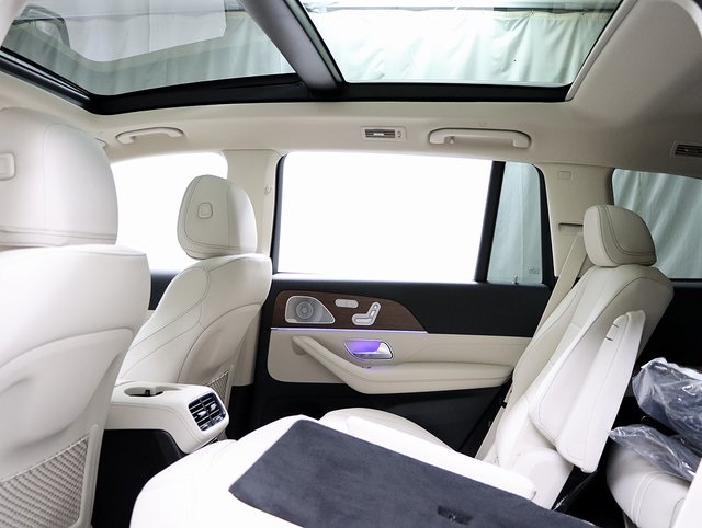 2026 Mercedes Benz GLS 450 4MATIC photo 16