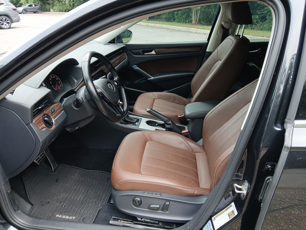 2020 Volkswagen Passat 2.0T SEL photo 9