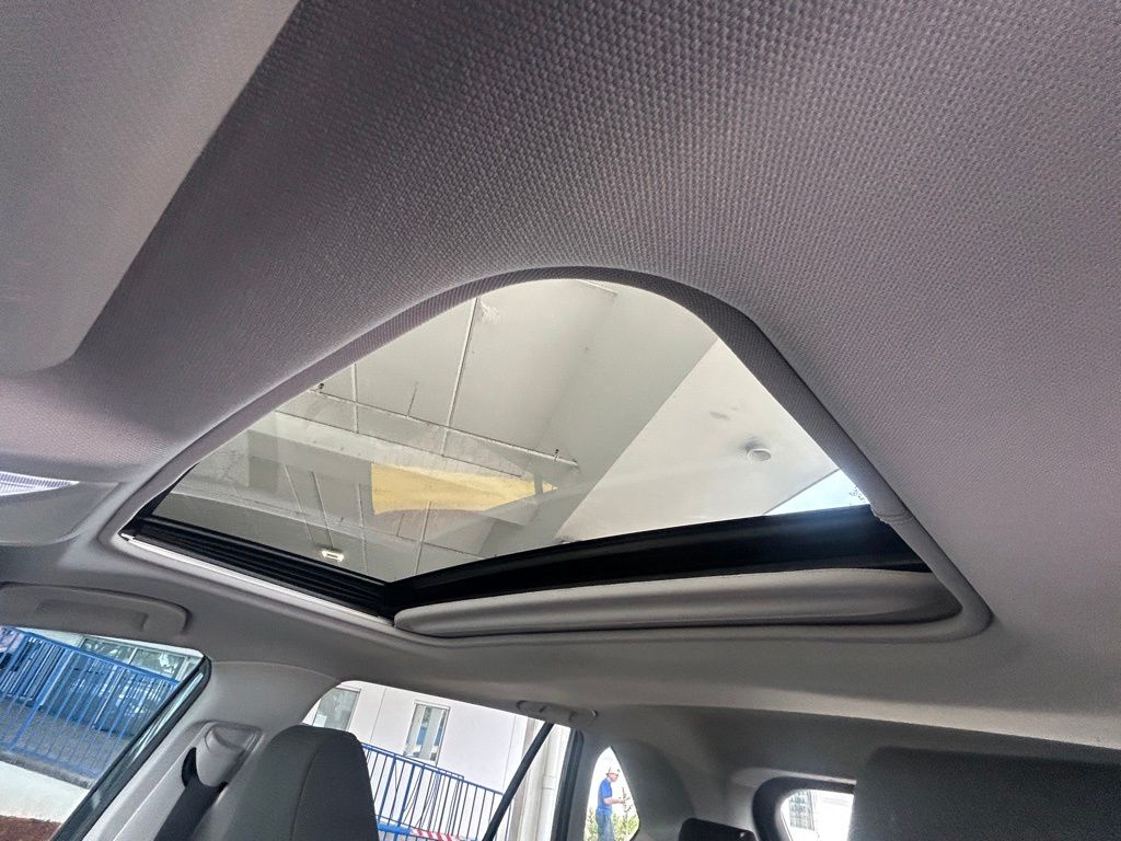 2021 Toyota RAV4 XLE photo 8