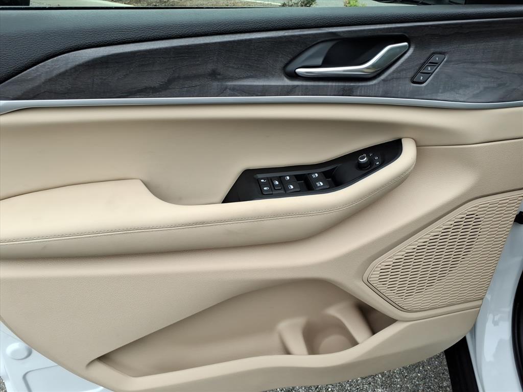 2025 Jeep Grand Cherokee Limited photo 3